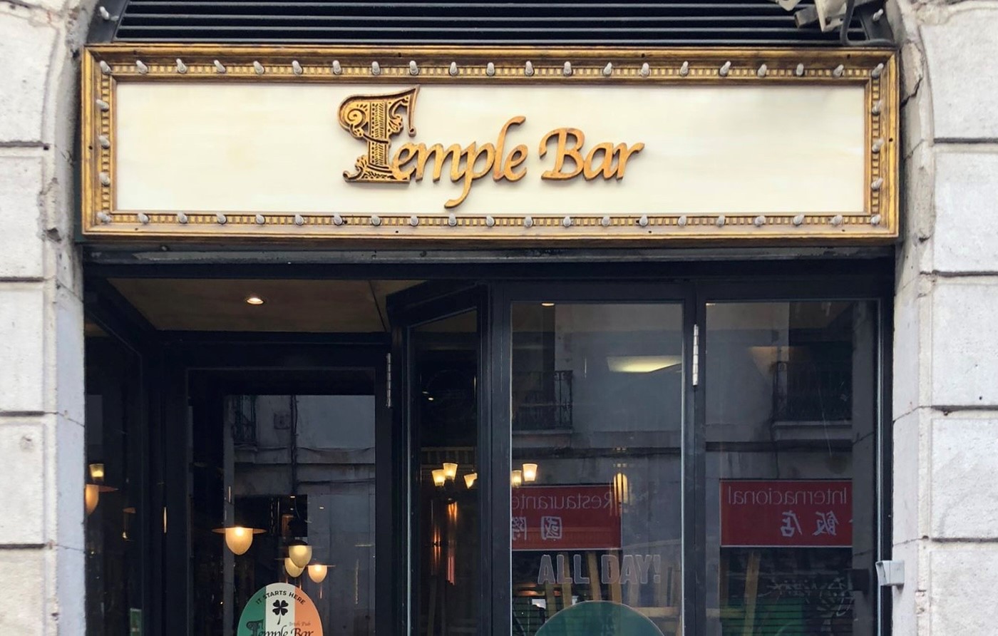 The fornt door of the Temple Bar Pub
