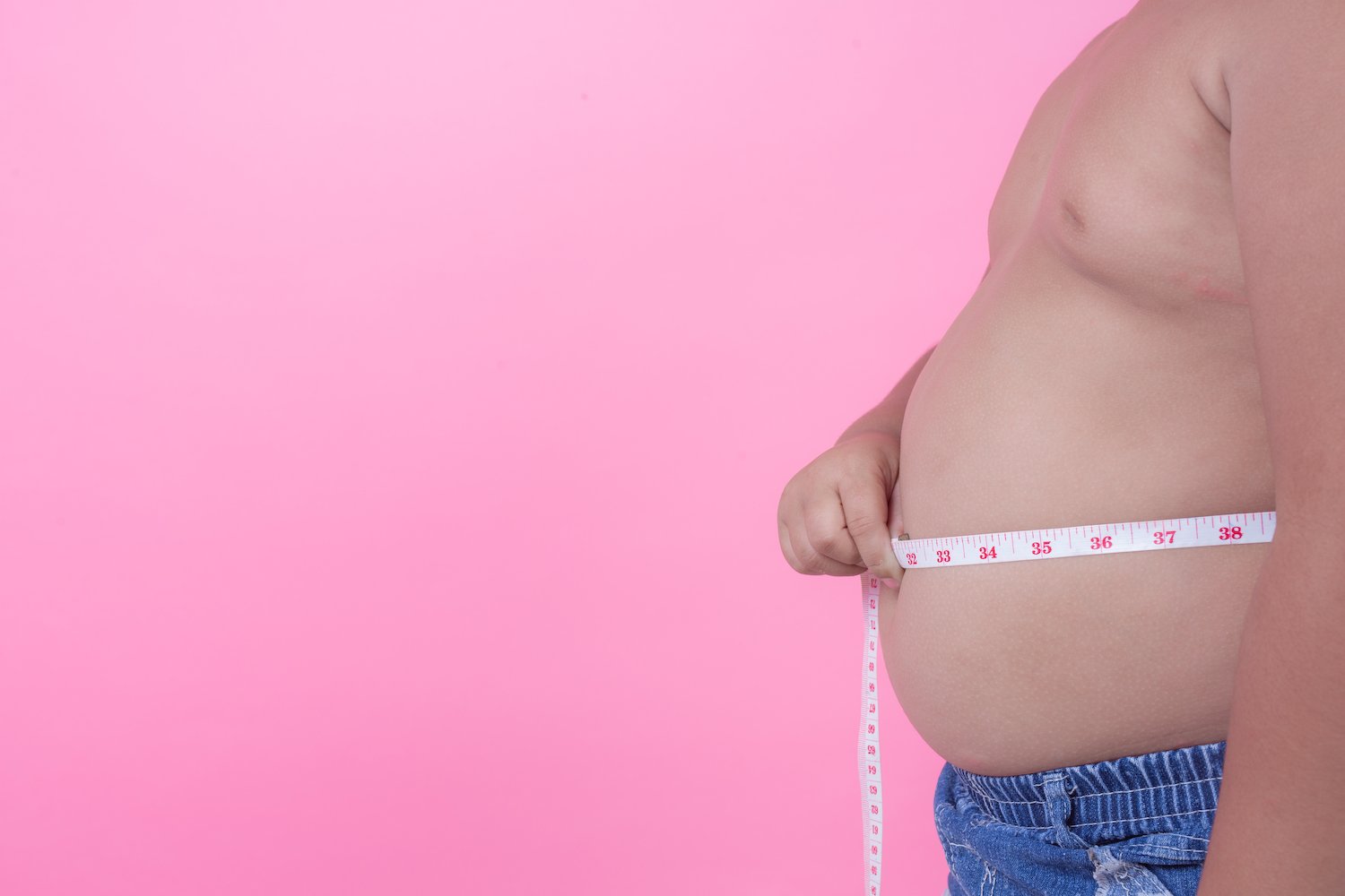 Medida del perímetro abdominal de un niño obeso