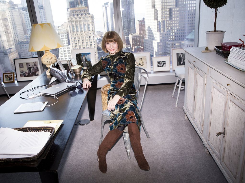 Anna Wintour at the Vogue offices / Photo by PINTEREST