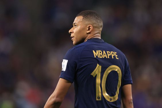 Mbappé dice “au revoir” a París