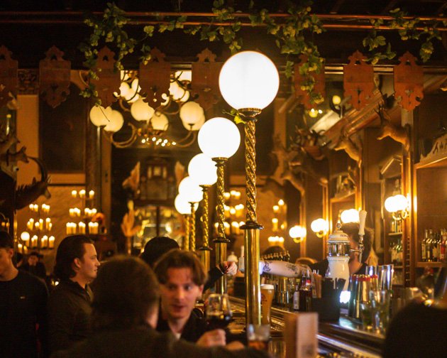 Parte interior de "St Peter's Tavern"