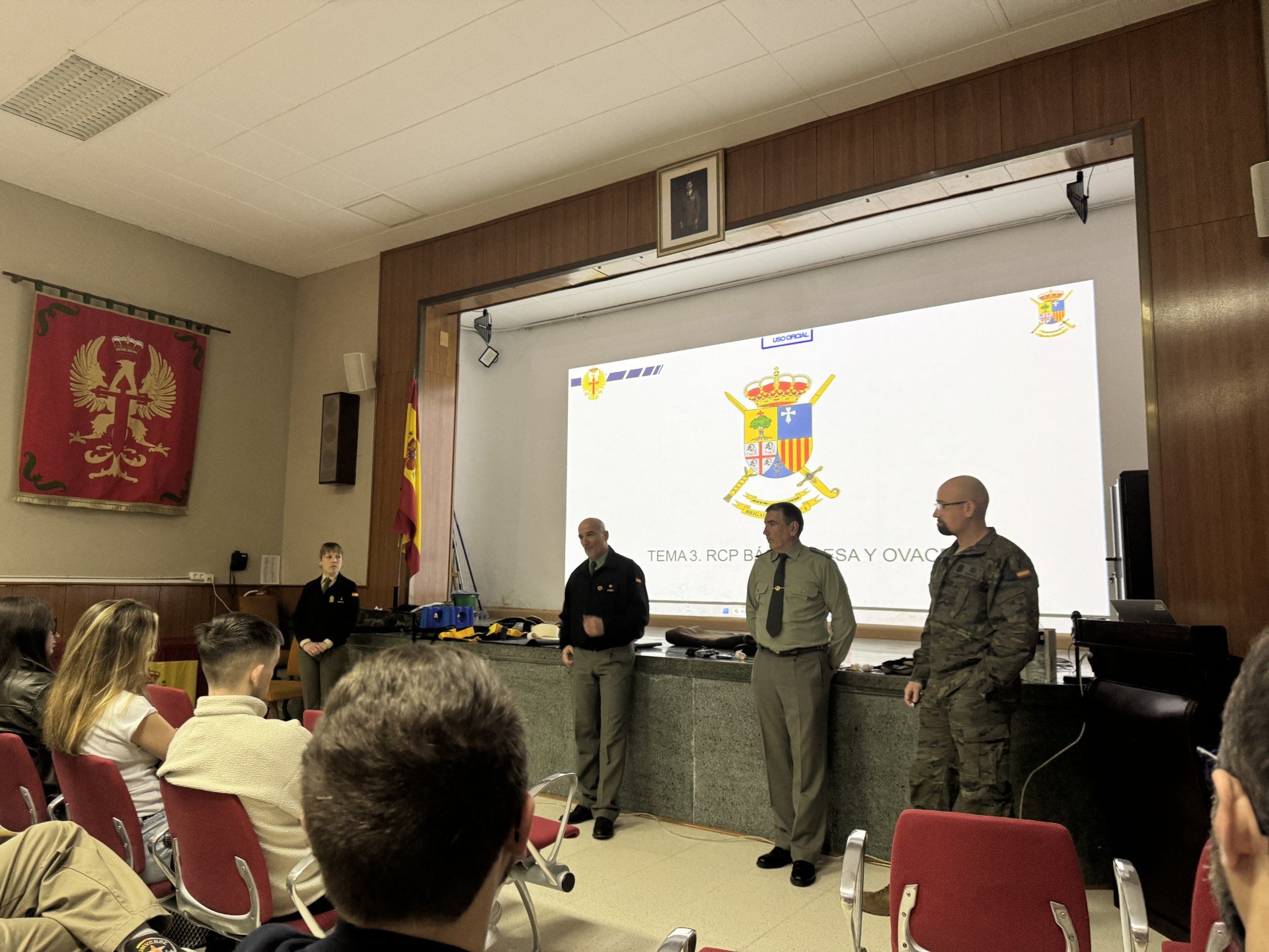 Los alumnos en las jornadas de primeros auxilios del Ejército. Fuente: Natalia Zablah