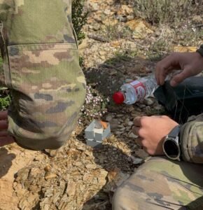 Los militares Coello y Arcos haciendo fuego. Fuente: Aula news