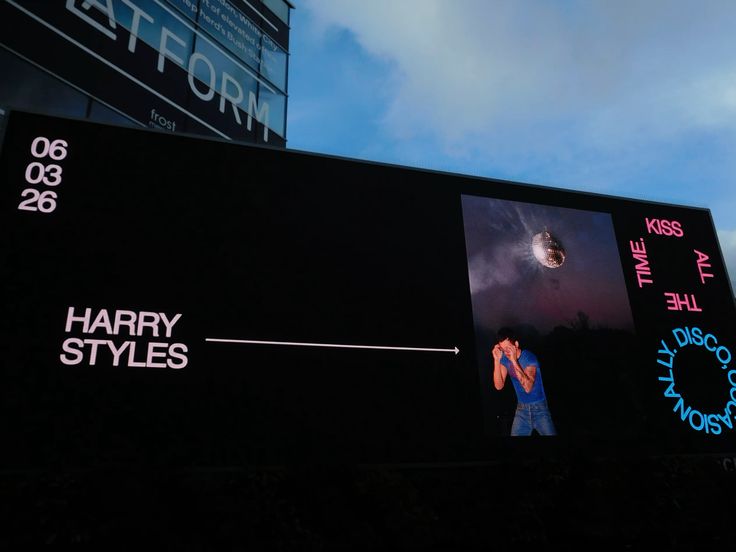 Harry Styles sorprende con su nuevo disco y su polémica gira