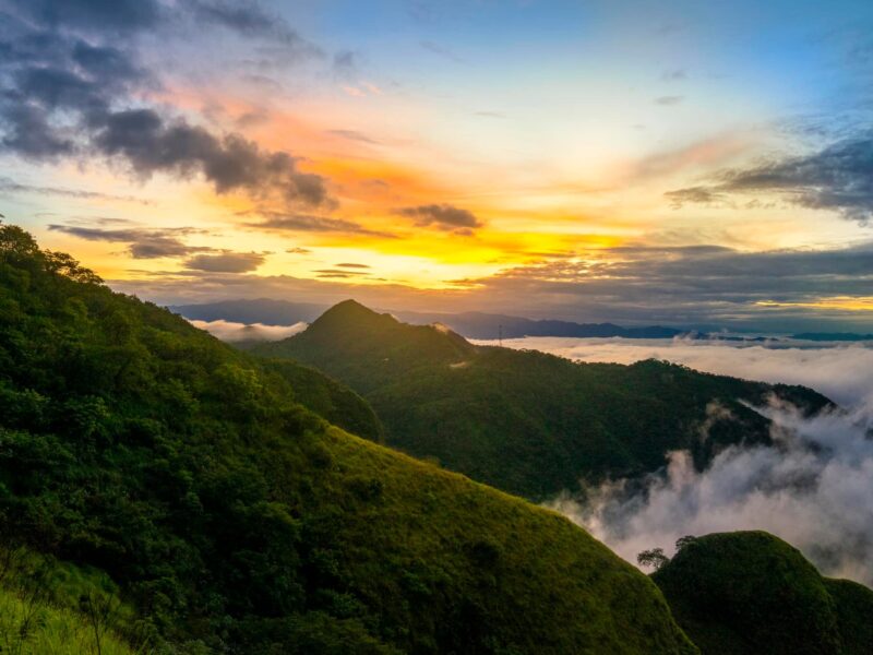 Del mar a la montaña en una mañana