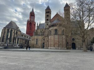 Basílica de San Servacio en la plaza Vrijthof